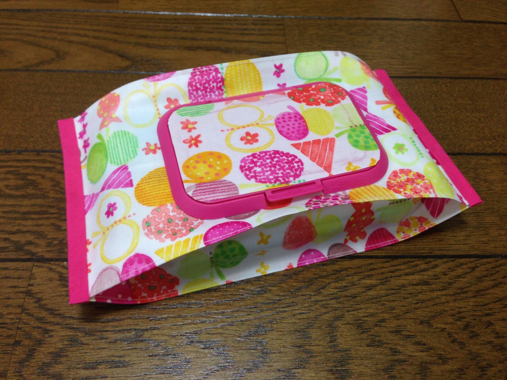 水彩タッチのりぼん蝶々柄おしりふきケース(ピンク)