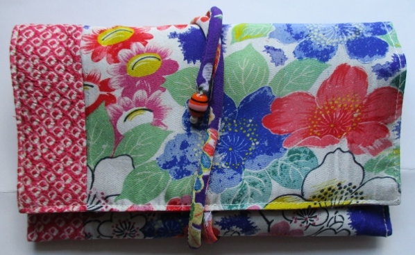 着物リメイク 絞りと花柄の着物で作った和風財布 2189